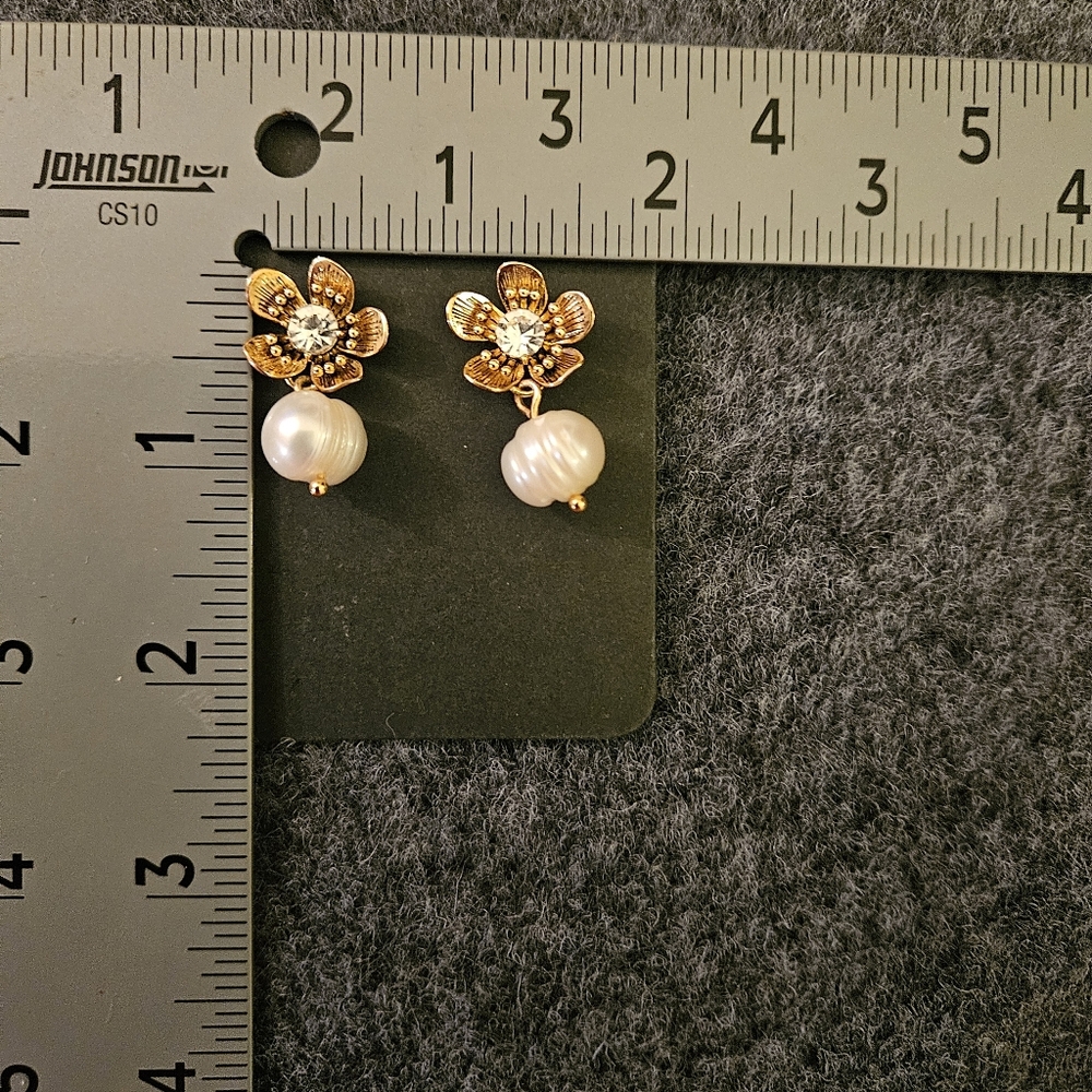 J.Crew Gold Floral Pearl Drop Earrings - White Pearl and Crystal NEW! - Picture 3 of 3